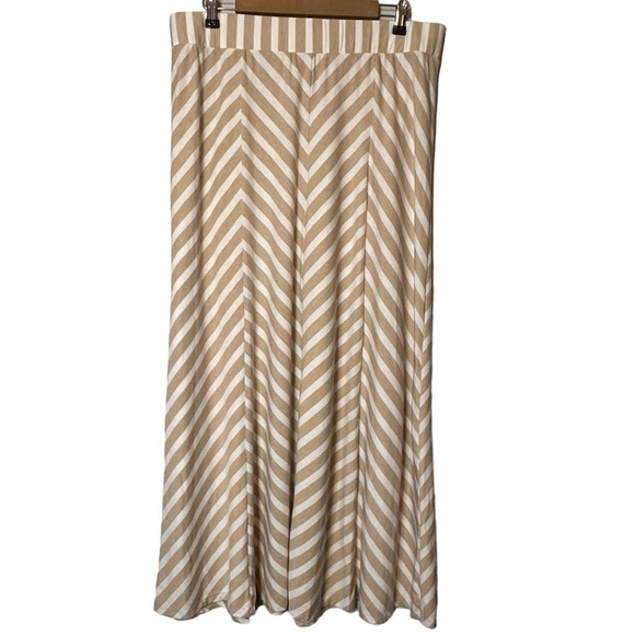 Maurices Tan/White Diagonal Striped Maxi Skirt Size XL #H1213 NWT Soft! - Picture 1 of 10